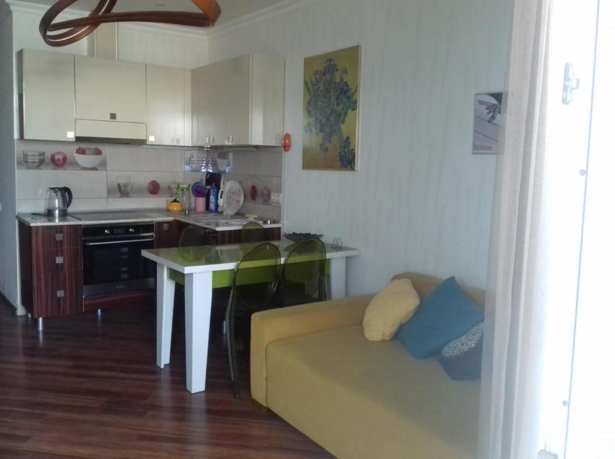 Apartment On Kobaladze Str 2 Batumi Kültér fotó